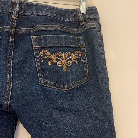 Ann Taylor size 8 denim jeans with embellished back pockets. Inseam 27” EUC - Picture 5 of 8